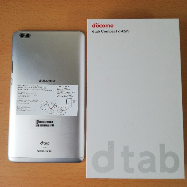 NTTdocomo(エヌティティドコモ)のドコモタブレット 
dtab Compact d-02k 　シルバー スマホ/家電/カメラのPC/タブレット(タブレット)の商品写真