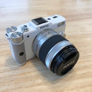 ペンタックス(PENTAX)の最終値下げ！ PENTAX Q ホワイト ミラーレス一眼(ミラーレス一眼)