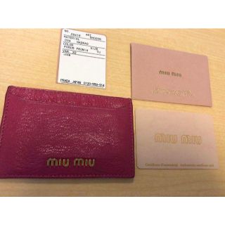 ミュウミュウ(miumiu)の美品・希少色) ミュウミュウ MIUMIU パスケース カードケース 名刺(名刺入れ/定期入れ)