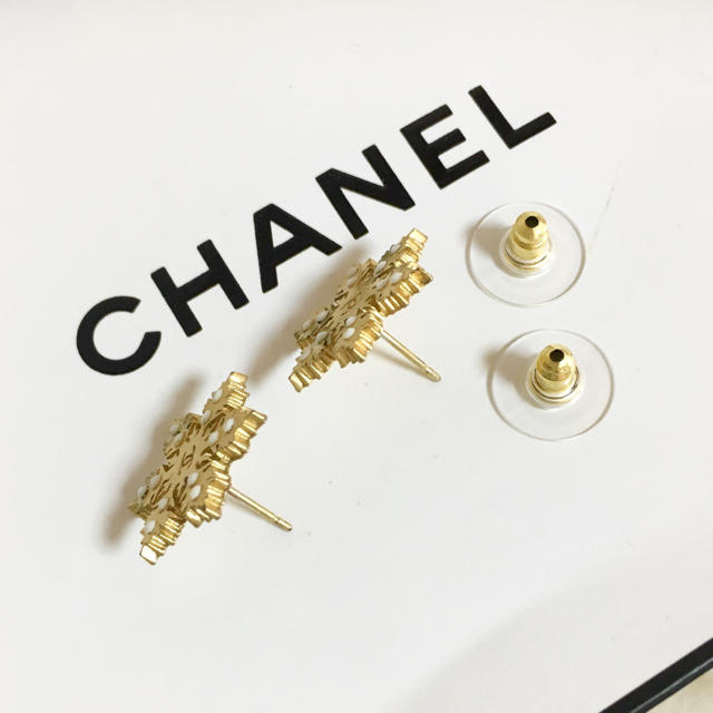 Chanel 正規品 シャネル ピアス 雪の結晶 ゴールド ココマーク スノーストーン 金 石の通販 By ハーベスト シャネルならラクマ