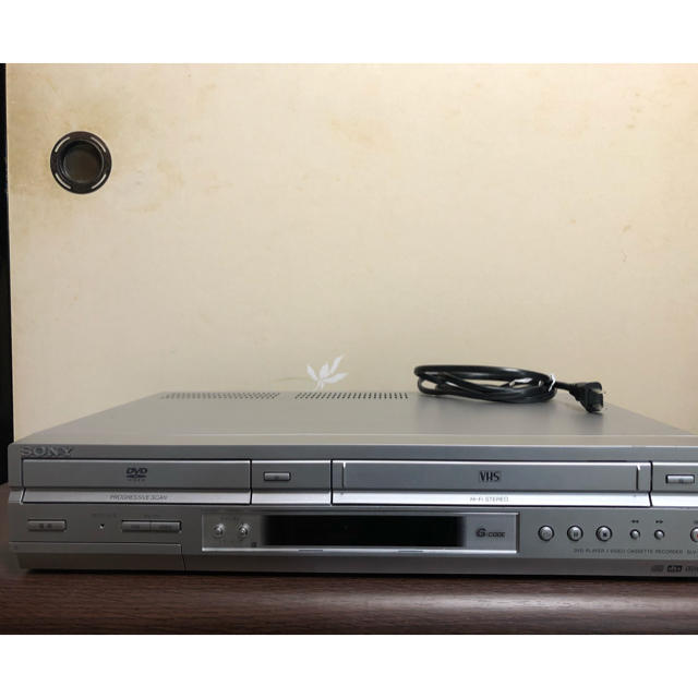 SONY(ソニー)のSONY SLV-D373P 2004年製 VHSビデオデッキ スマホ/家電/カメラのテレビ/映像機器(DVDプレーヤー)の商品写真