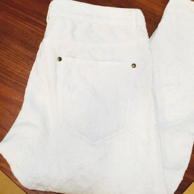 BEARDSLEY(ビアズリー)のジャガード白パンツ レディースのパンツ(その他)の商品写真