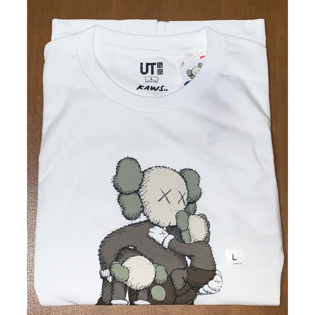 UNIQLO(ユニクロ)のUNIQLO  KAWS  新品未使用  Lサイズ メンズのトップス(Tシャツ/カットソー(半袖/袖なし))の商品写真