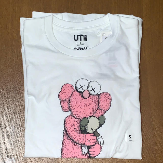 UNIQLO(ユニクロ)のUNIQLO  KAWS  新品未使用  Sサイズ メンズのトップス(Tシャツ/カットソー(半袖/袖なし))の商品写真