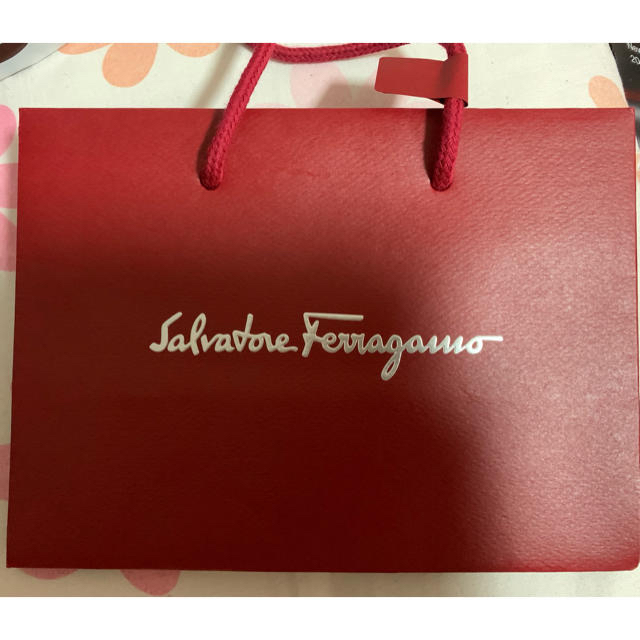 Salvatore Ferragamo(サルヴァトーレフェラガモ)のフェラガモ のボックス&ショッパー💕 レディースのバッグ(ショップ袋)の商品写真