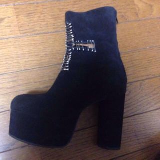 ジェフリーキャンベル(JEFFREY CAMPBELL)の安全ピンクロスブーツ(ブーツ)