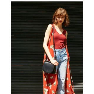 マウジー(moussy)の新品未使用 MOUSSY 花柄 ブラウンレッド ジレ ベスト ロング マウジー(ベスト/ジレ)