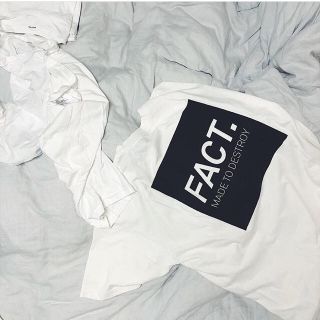 ホリデイ(holiday)のFACT fact ボックスＴシャツ ホワイト(Tシャツ(半袖/袖なし))