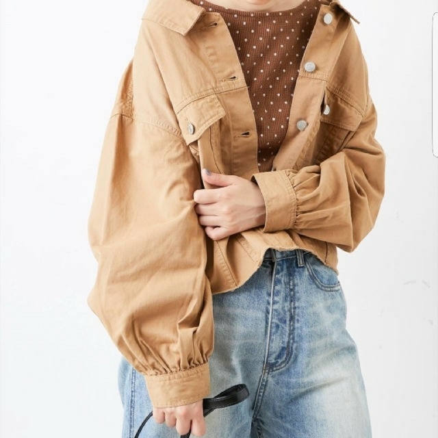 natural couture(ナチュラルクチュール)の専用 ナチュラルクチュール ボリューム袖ジャケット レディースのジャケット/アウター(ミリタリージャケット)の商品写真