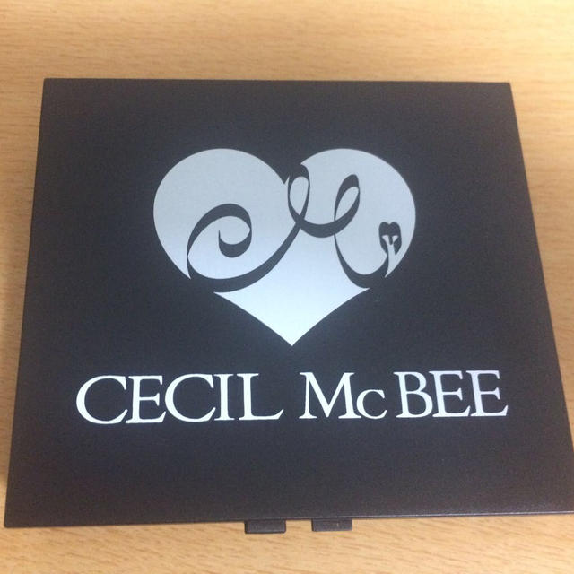 CECIL McBEE(セシルマクビー)のセシルマクビー★ミラー付きつけまケース コスメ/美容のベースメイク/化粧品(その他)の商品写真