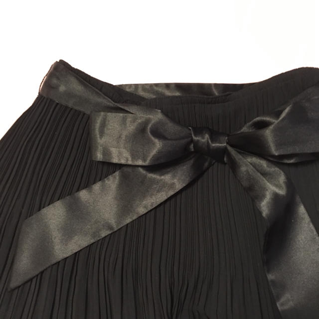L'EST ROSE(レストローズ)のレストローズ 裾刺繍シフォンプリーツスカート レディースのスカート(ひざ丈スカート)の商品写真