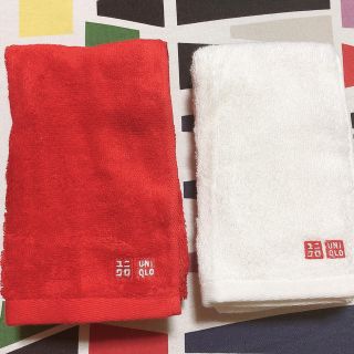 UNIQLOノベルティ 紅白フェイスタオル(タオル/バス用品)