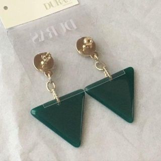 デュラス(DURAS)の[新品]DURAS(デュラス)アクセサリー(トライアングルストーンピアス)(ピアス)