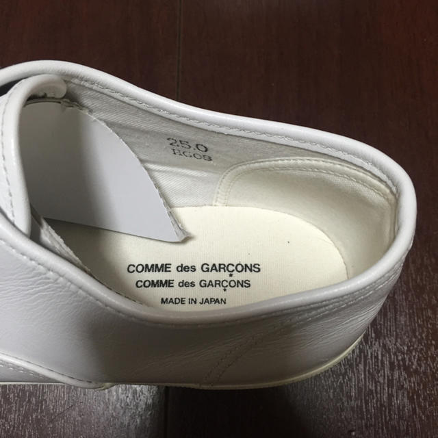 COMME des GARCONS(コムデギャルソン)の《COMME des GARCONS》ホワイトローファー レディースの靴/シューズ(ローファー/革靴)の商品写真