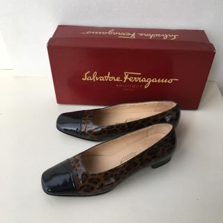 サルヴァトーレフェラガモ(Salvatore Ferragamo)のフェラガモ パテントレザー パンプス レオパード 22.5(ハイヒール/パンプス)