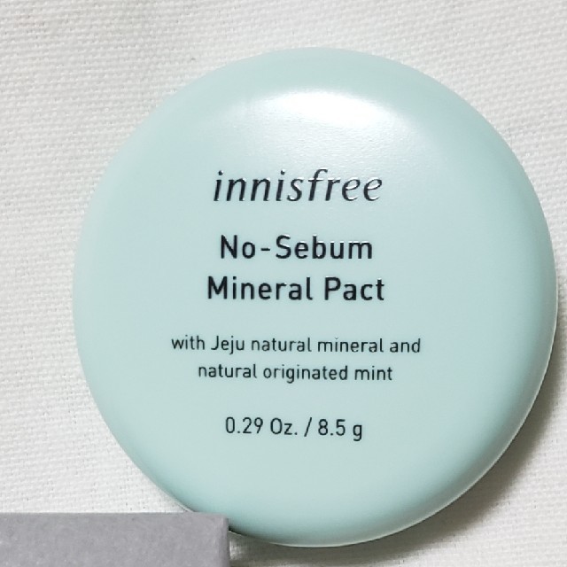 Innisfree(イニスフリー)のイニスフリー 
ノーシーバムミネラルパクト【新品・未開封】 コスメ/美容のベースメイク/化粧品(フェイスパウダー)の商品写真