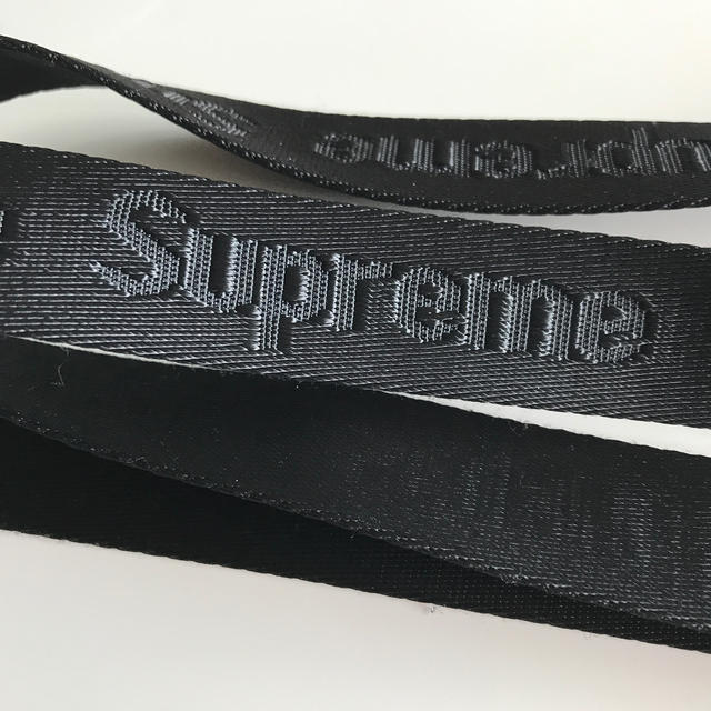 Supreme(シュプリーム)のsupreme  ネックストラップ  ブラック スマホ/家電/カメラのスマホアクセサリー(ネックストラップ)の商品写真