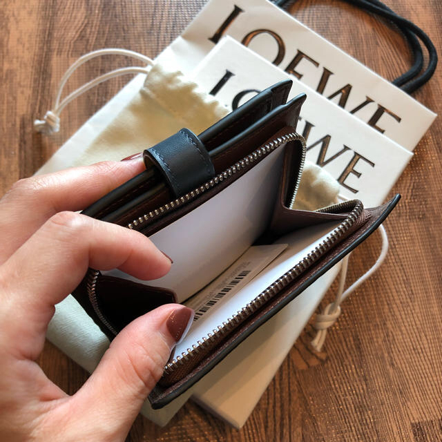 LOEWE(ロエベ)のnak様専用【新品未使用】LOEWE(ロエベ) 折りたたみ財布 レディースのファッション小物(財布)の商品写真