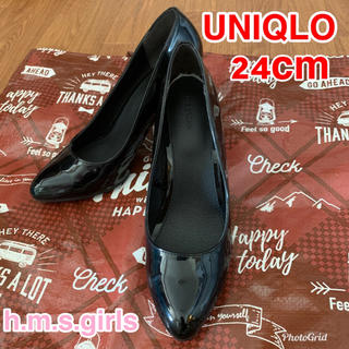 ユニクロ(UNIQLO)のユニクロ エナメルパンプス 黒 24cm ピンヒール ハイヒール 靴(ハイヒール/パンプス)