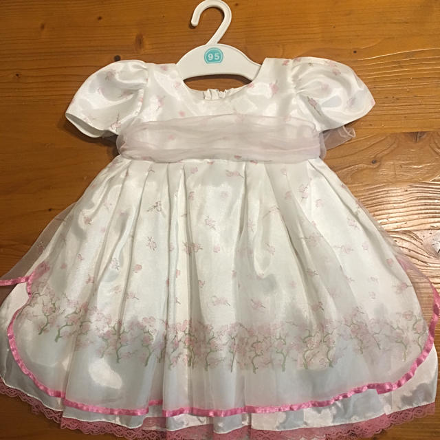 Aラインワンピース ドレス  女の子  白 ピンク キッズ/ベビー/マタニティのキッズ服女の子用(90cm~)(ワンピース)の商品写真