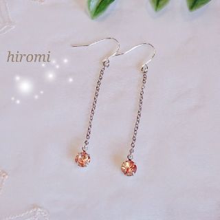 ピンクベージュ ビジュー ロングシルバーピアス(ピアス)