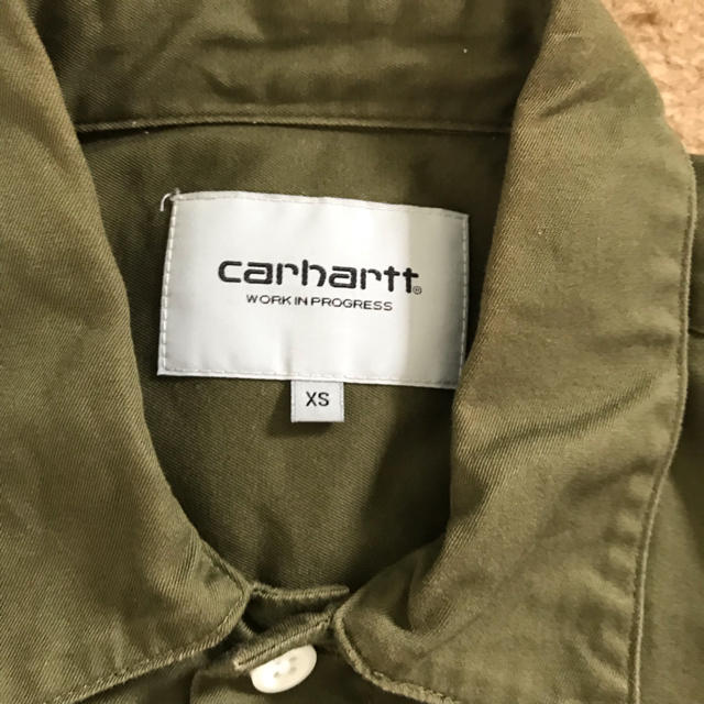 carhartt(カーハート)のcarhartt カーハート シャツ (カーキ) メンズのトップス(Tシャツ/カットソー(半袖/袖なし))の商品写真