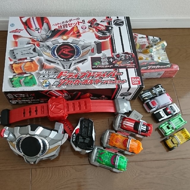 BANDAI(バンダイ)の☆はのん様 専用☆「DXドライブドライバー・ホルダー・シフトカーセット」  エンタメ/ホビーのフィギュア(特撮)の商品写真