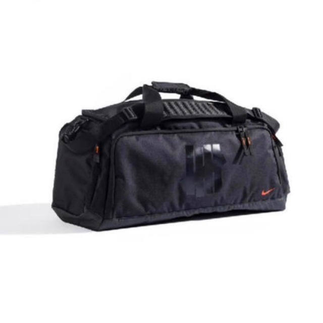 UNDEFEATED(アンディフィーテッド)のUNDEFEATED × NIKE KOBE DUFFLE BAG バッグ メンズのバッグ(ドラムバッグ)の商品写真