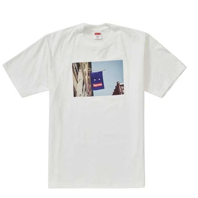 Supreme(シュプリーム)の【M White】 Banner Tee メンズのトップス(Tシャツ/カットソー(半袖/袖なし))の商品写真
