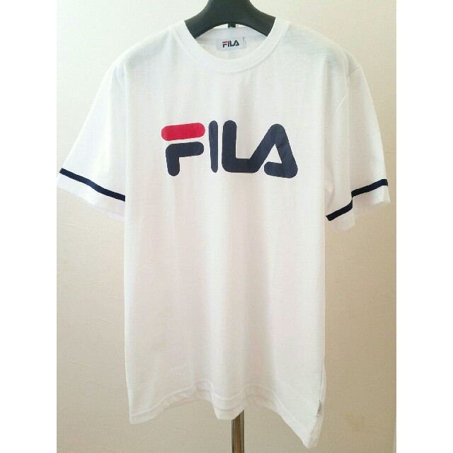 FILA(フィラ)のFILA/袖ライン入りベーシックロゴTシャツ/Lサイズ/新品未使用/フィラ メンズのトップス(Tシャツ/カットソー(半袖/袖なし))の商品写真