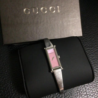 グッチ(Gucci)のGUCCIバングルウォッチ腕時計 ピンク(腕時計)