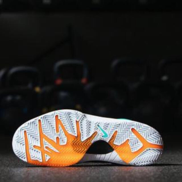 UNDEFEATED(アンディフィーテッド)のUNDEFEATED × NIKE 30cm HYPER JADE  メンズの靴/シューズ(スニーカー)の商品写真