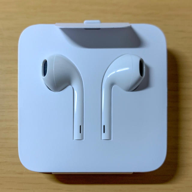 Apple(アップル)の純正EarPods(新品) with Lightning スマホ/家電/カメラのオーディオ機器(ヘッドフォン/イヤフォン)の商品写真