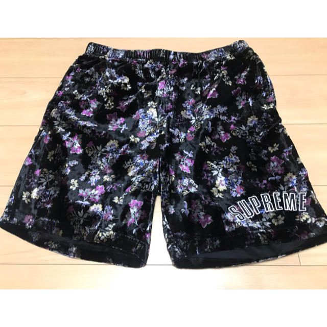 Supreme(シュプリーム)のSupreme Floral Velour Short m メンズのパンツ(ショートパンツ)の商品写真