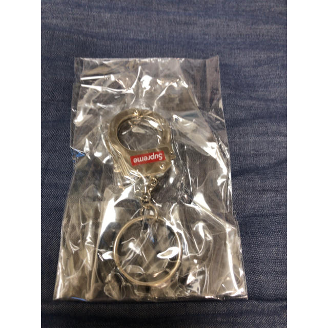 高品質即納 Supreme - Supreme 17aw Handcuffs Keychain 手錠キーホルダーの通販 by ff's shop｜シュプリームならラクマ 人気好評