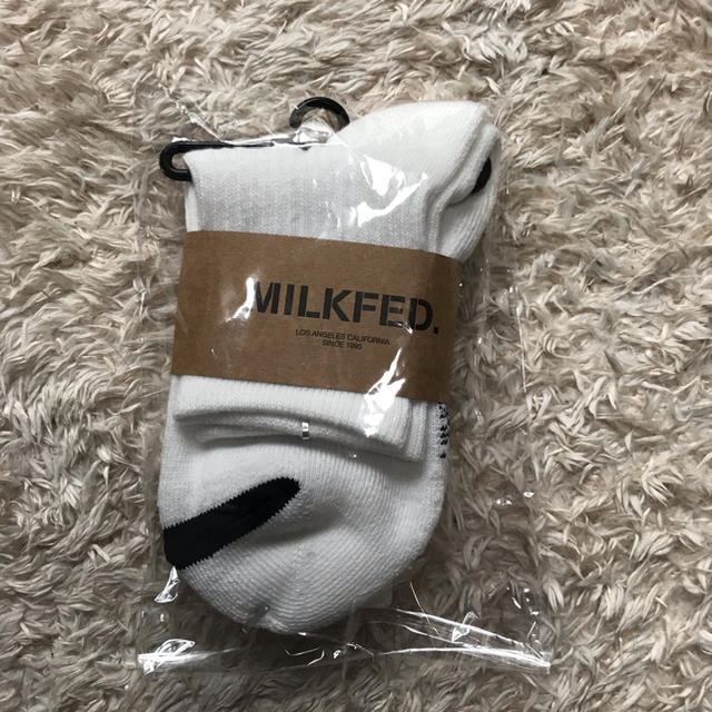 MILKFED.(ミルクフェド)のMILKFED. BACK LOGO RIB MIDDLE SOCKS レディースのレッグウェア(ソックス)の商品写真