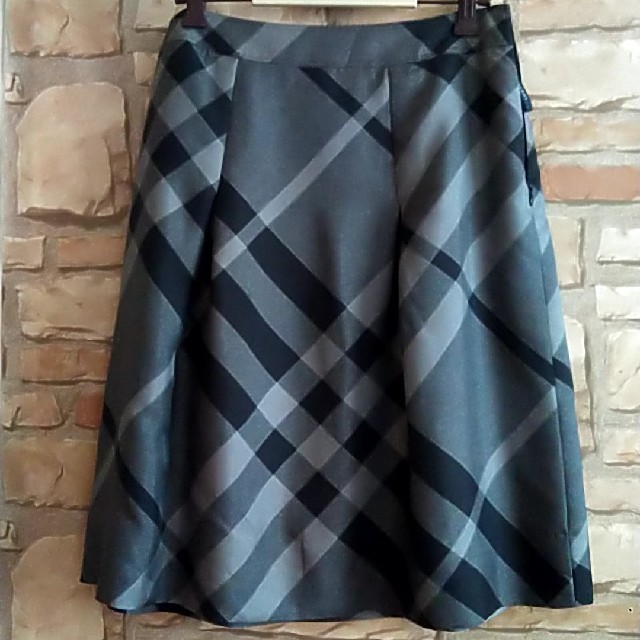 BURBERRY(バーバリー)のシルク100%　♥　バーバリー　大きいチェック　スカート　パンツ　ロングスカー　 レディースのスカート(ひざ丈スカート)の商品写真
