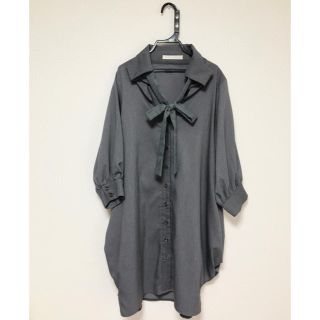 アッシュペーフランス(H.P.FRANCE)の新品！未使用品！！即購入OK/秋ワンピ/秋服/シャツワンピ/グレー/リボン付き/(ミニワンピース)