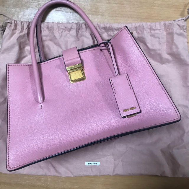 バッグmiumiu マドラス