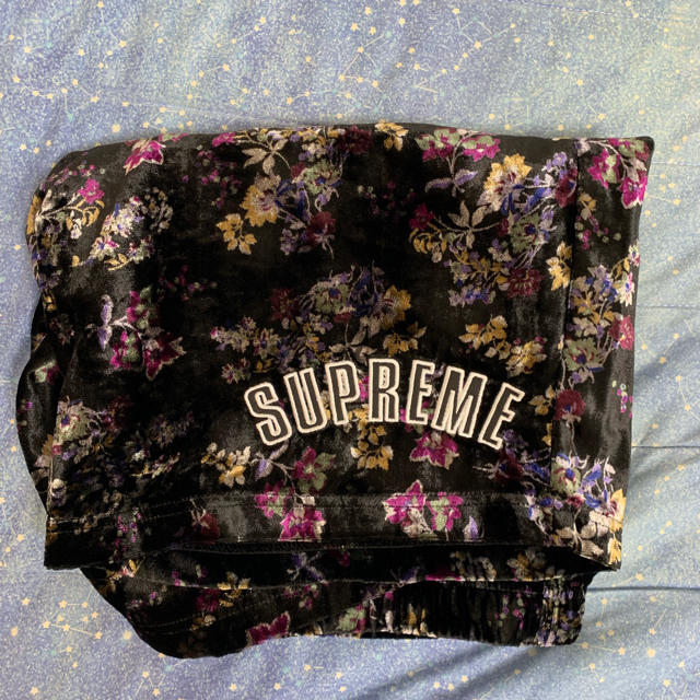 Supreme(シュプリーム)のsupreme Floral Velour Short メンズのパンツ(ショートパンツ)の商品写真