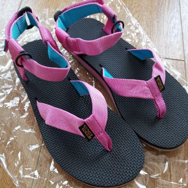 Teva(テバ)のTeva♡ サンダル ♡ビーサン　23~23.5 レディースの靴/シューズ(ビーチサンダル)の商品写真