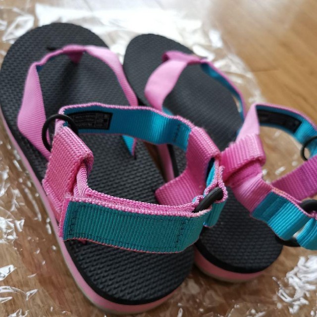 Teva(テバ)のTeva♡ サンダル ♡ビーサン　23~23.5 レディースの靴/シューズ(ビーチサンダル)の商品写真