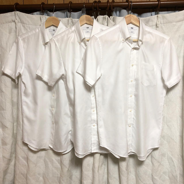 UNIQLO(ユニクロ)の【sasuke様専用】ユニクロ 半袖ワイシャツ 3枚セット メンズのトップス(シャツ)の商品写真