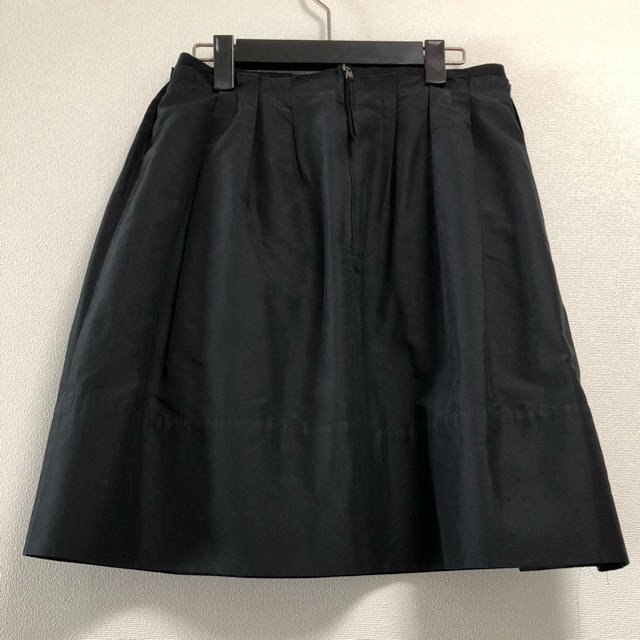 FOXEY(フォクシー)のFOXEYフォクシー厚地シルクグログラン黒スカート レディースのスカート(ひざ丈スカート)の商品写真
