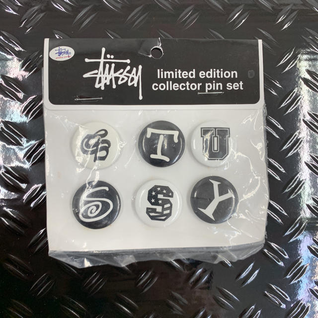 STUSSY(ステューシー)のSTUSSY  stussy ステューシー   缶バッジ メンズのアクセサリー(その他)の商品写真