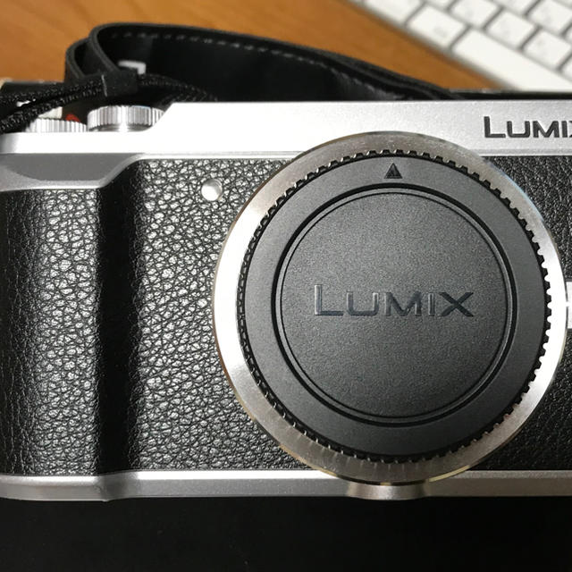 LUMIX GX7MK2シルバー SUNDISK8GBメモリーカード付きカメラ