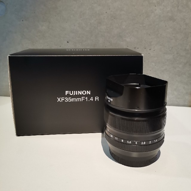 富士フイルム(フジフイルム)の[FUJIFILM] XF35mmF1.4 R [神レンズ] スマホ/家電/カメラのカメラ(レンズ(単焦点))の商品写真