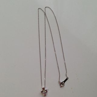 ヨンドシー(4℃)の４℃ホワイトコールドクロスネックレス(ネックレス)