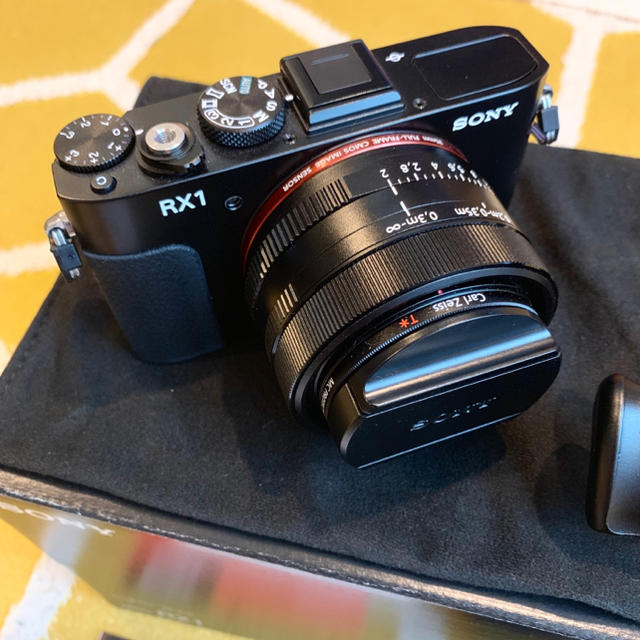 コンパクトデジタルカメラ【超美品！】SONY RX1 フルサイズ コンパクトカメラ Zeiss