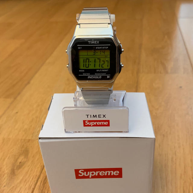 Supreme(シュプリーム)の新作‼️ Supreme ×Timex Digital Watch 新品 送料込 メンズの時計(腕時計(デジタル))の商品写真